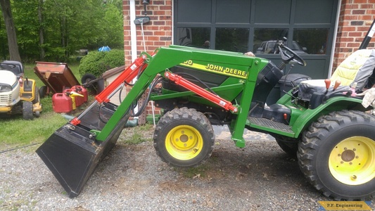 John Deere 4100 loader raising front end by Mario