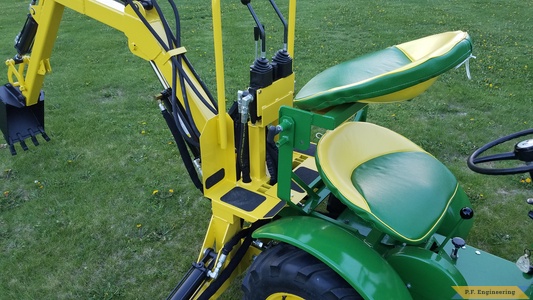 JD110 Micro Hoe operators station